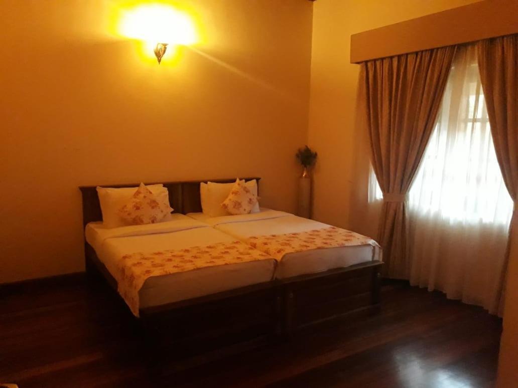 The Loris Manor Hotel นูวาราเอลิยา ภายนอก รูปภาพ